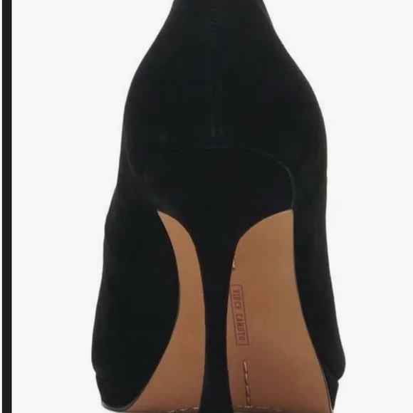 Brand New with Box Vince Camuto Puntolis Heels
Black
Genuine Suede - Picture 3 of 4